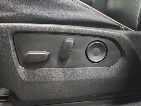 Used 2023 Chevrolet Tahoe Premier w/ Advanced Technology Package image 31