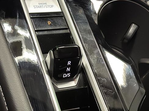 Used 2025 Volkswagen Atlas SEL image 19