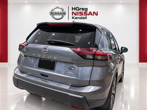 Used 2024 Nissan Rogue SV FWD image 4