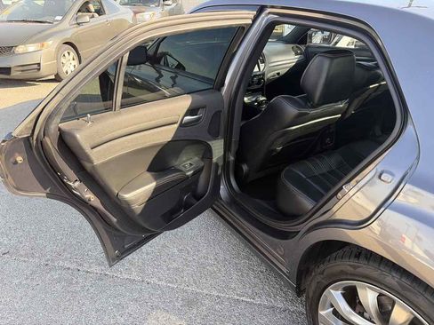 Used 2014 Chrysler 300 S RWD image 11