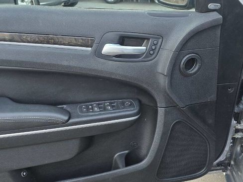 Used 2017 Chrysler 300 C image 34