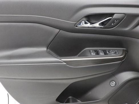 Used 2023 GMC Acadia SLT w/ Elevation Edition image 15