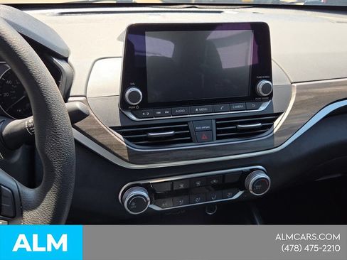 Used 2025 Nissan Altima 2.5 SV FWD image 19
