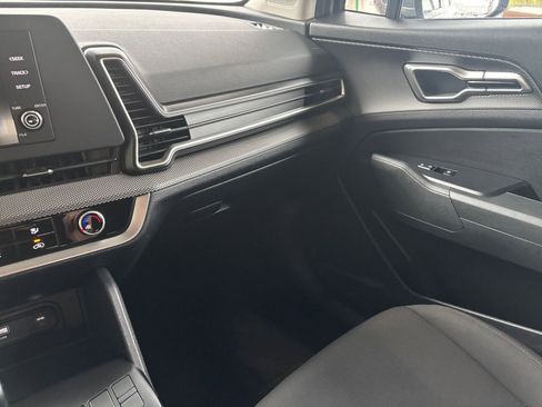 Used 2025 Kia Sportage LX image 34