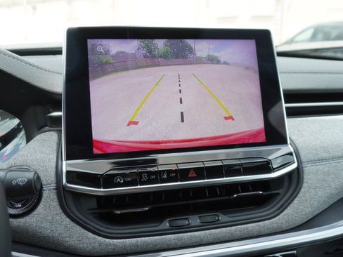 Used 2024 Jeep Compass Latitude image 15