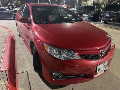 Used 2012 Toyota Camry SE image 3