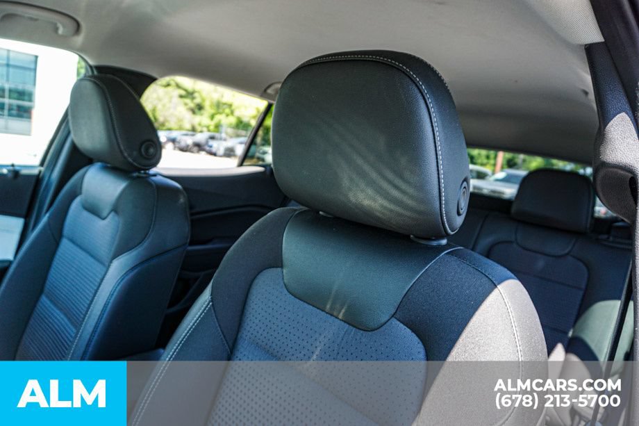 Used 2025 Chevrolet Trax LT FWD image 17