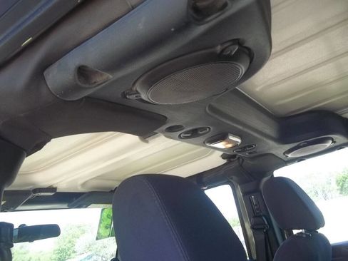 Used 2013 Jeep Wrangler Unlimited Sport image 11