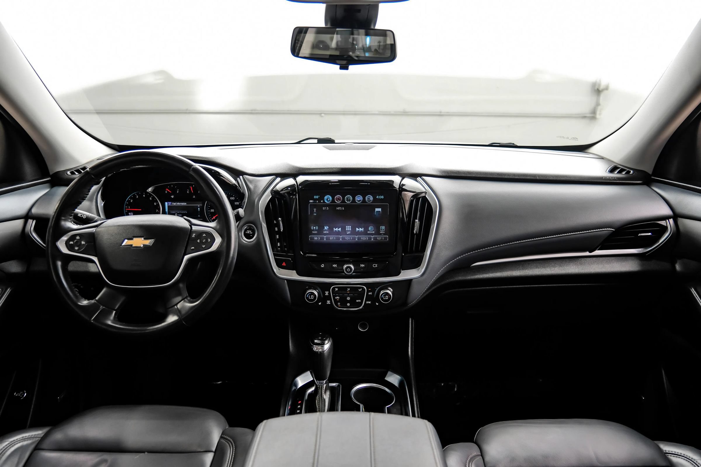 Used 2018 Chevrolet Traverse LT FWD image 17
