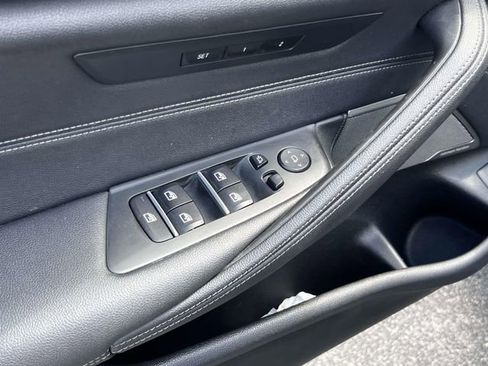 Used 2022 BMW 530e w/ Premium Package image 17