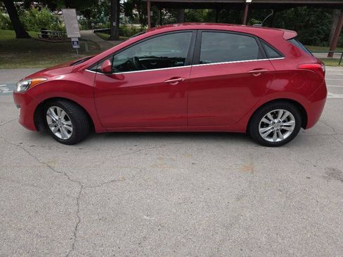 Used 2014 Hyundai Elantra GT FWD image 3