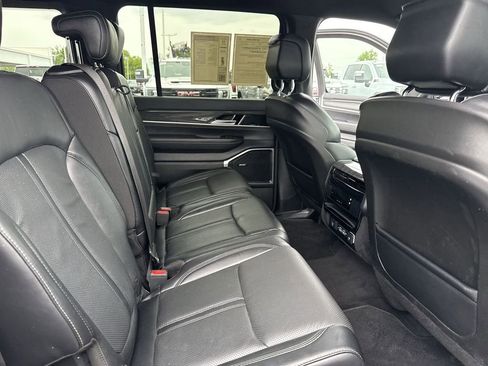 Used 2022 Jeep Wagoneer Series II AWD/4WD image 34