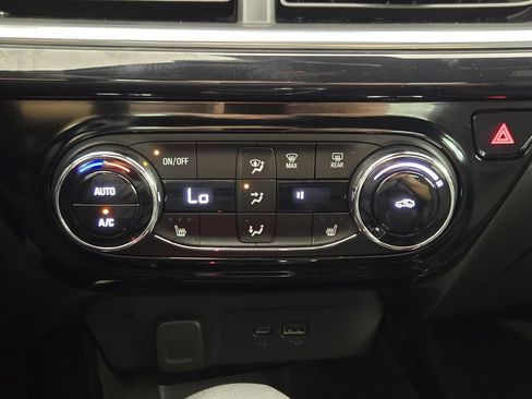 Used 2024 Chevrolet Trax RS FWD image 19