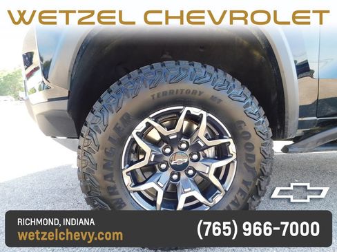Used 2025 Chevrolet Colorado ZR2 w/ Technology Package AWD/4WD image 14