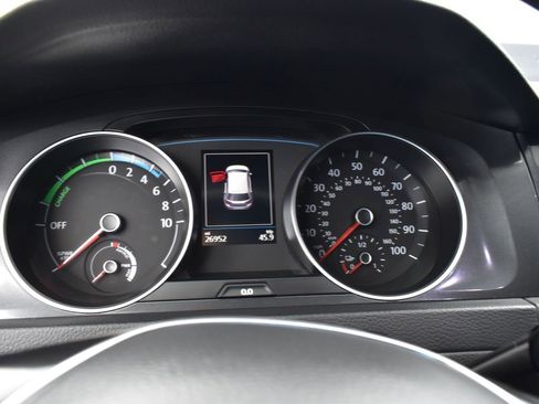 Used 2017 Volkswagen e-Golf SE w/ DC Fast Charging Package image 12