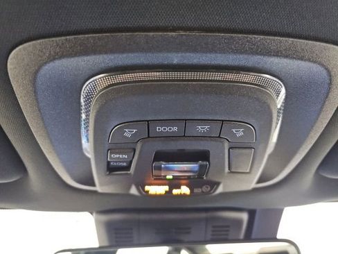 Used 2025 Toyota Crown AWD/4WD image 28