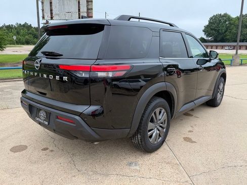Used 2025 Nissan Pathfinder SV FWD image 4