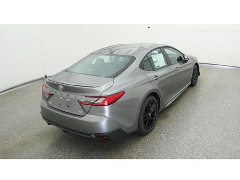 Used 2026 Toyota Camry SE w/ Convenience Package FWD image 8