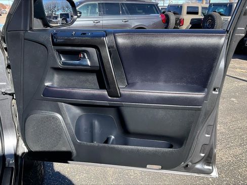 Used 2018 Toyota 4Runner TRD Off-Road image 21