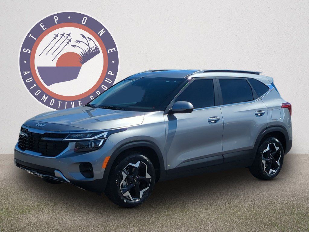 Used 2026 Kia Seltos EX FWD image 2