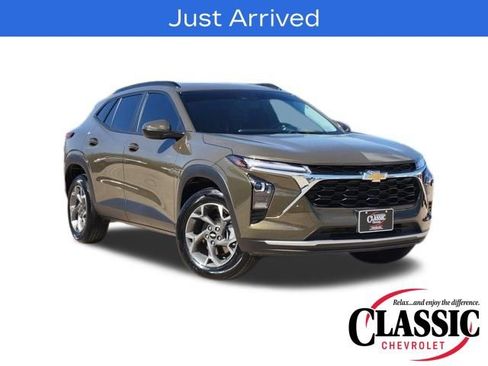Used 2024 Chevrolet Trax LT w/ Sunroof Package image 1