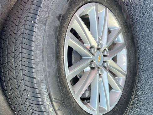 Used 2023 Chevrolet Traverse LT AWD/4WD image 5