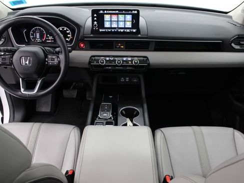 Used 2025 Honda Pilot Touring image 14
