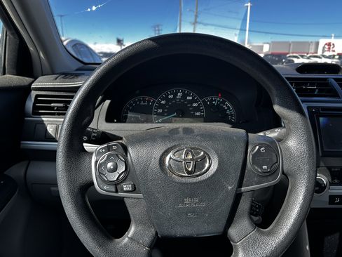 Used 2013 Toyota Camry L image 17