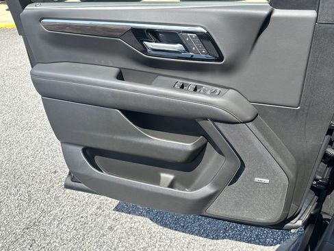 New 2025 Chevrolet Suburban Premier image 19