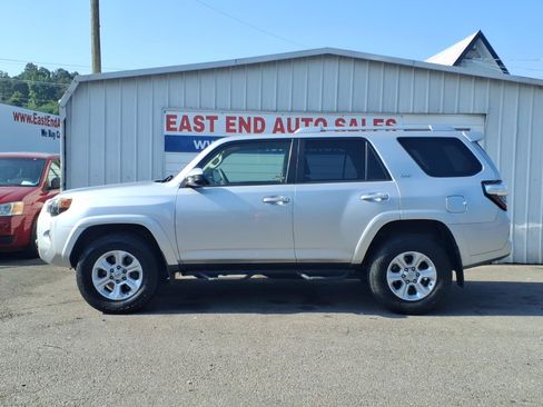 Used 2014 Toyota 4Runner SR5 AWD/4WD image 2