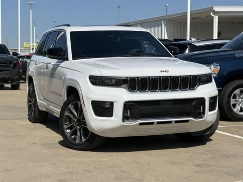 Used 2023 Jeep Grand Cherokee Overland w/ Luxury Tech Group IV RWD image 2
