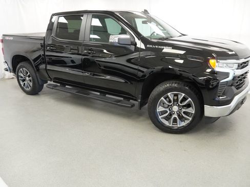 Used 2023 Chevrolet Silverado 1500 LT AWD/4WD image 6
