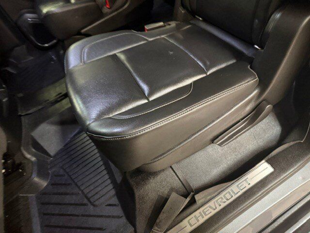 Used 2018 Chevrolet Suburban Premier AWD/4WD image 43