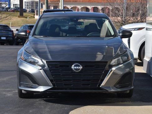 Used 2024 Nissan Altima 2.5 SV image 10