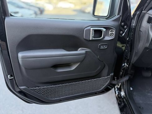 New 2026 Jeep Gladiator Sport AWD/4WD image 16