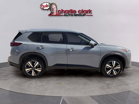 Used 2024 Nissan Rogue SL FWD image 10