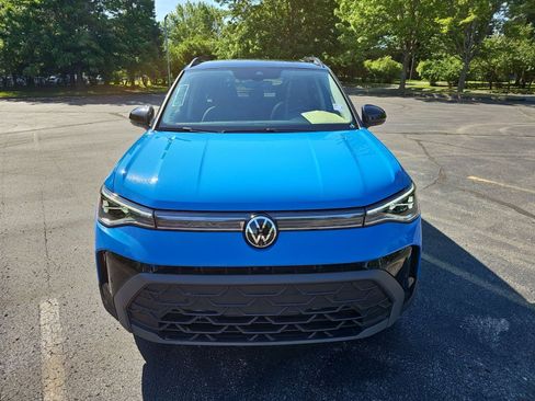 Used 2025 Volkswagen Taos SE AWD/4WD image 9