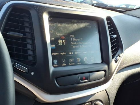 Used 2017 Jeep Cherokee Limited w/ Trailer Tow Group image 11