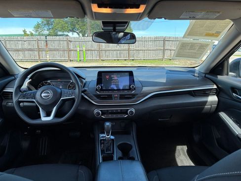 Used 2025 Nissan Altima 2.5 SV FWD image 26