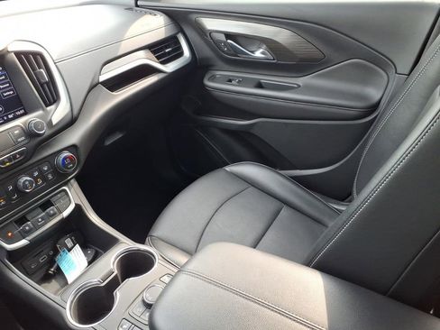 Used 2022 GMC Terrain SLT w/ LPO, 'HIT The Road' Package FWD image 12