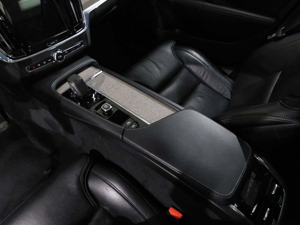 Used 2022 Volvo V90 B6 Cross Country AWD/4WD image 46