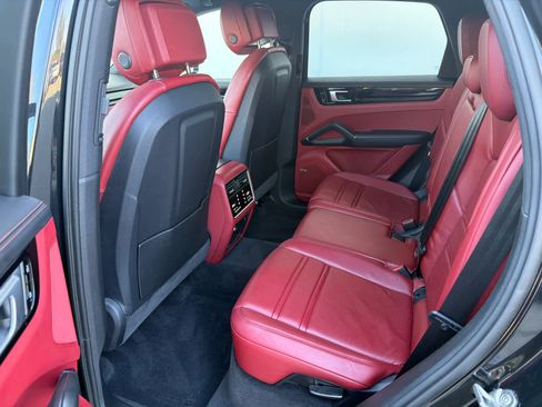 Used 2020 Porsche Cayenne AWD/4WD image 10