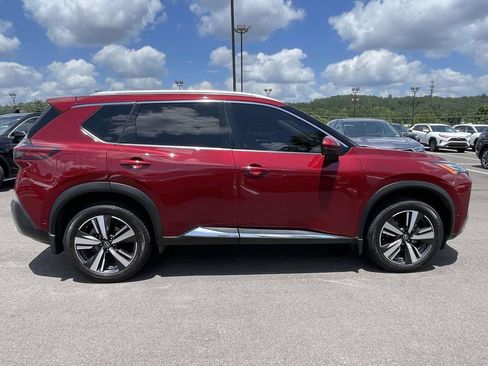 Used 2023 Nissan Rogue Platinum FWD image 2