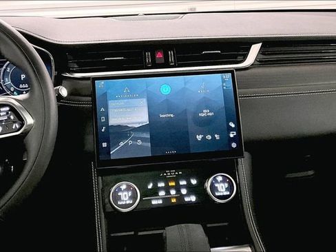 Certified 2025 Jaguar F-PACE R-Dynamic S image 5