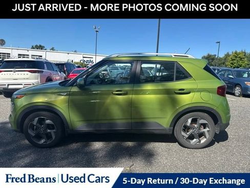 Used 2023 Hyundai Venue SEL FWD image 4