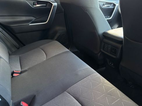 Used 2019 Toyota RAV4 XLE w/ Carpet Mat Package AWD/4WD image 31