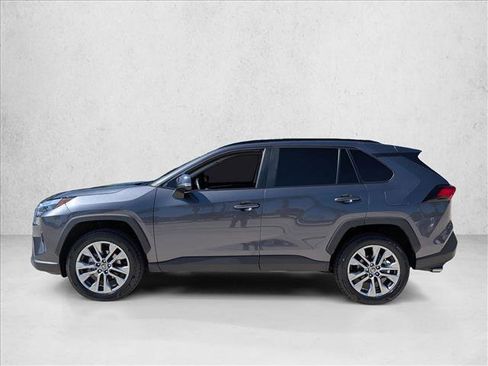 Used 2022 Toyota RAV4 XLE Premium FWD image 9