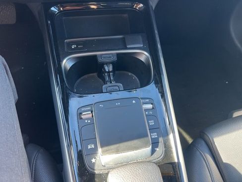 Used 2023 Mercedes-Benz GLB 250 image 14