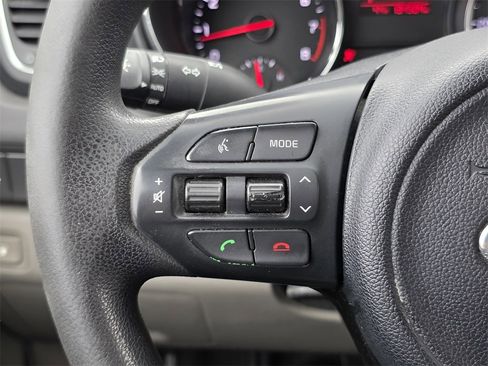 Used 2016 Kia Sedona LX w/ Option Group 020 image 25