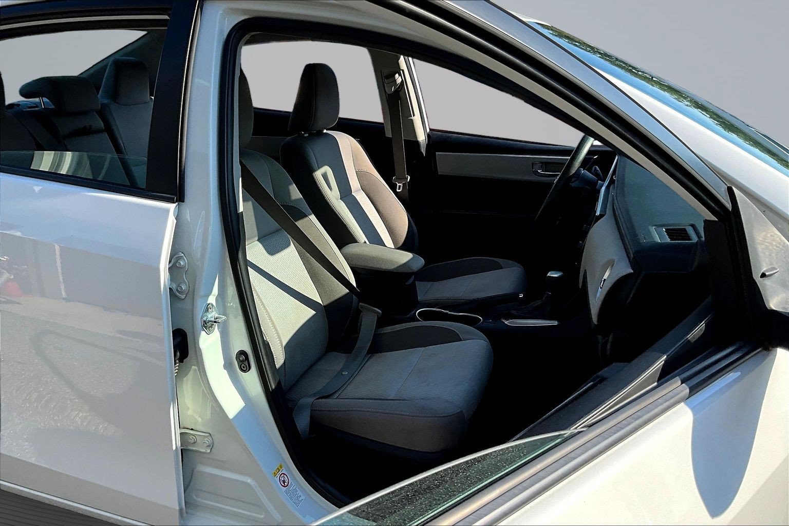 Used 2017 Toyota Corolla LE FWD image 26
